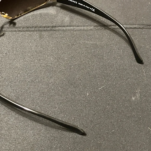Versace Mod. 2021 1002/13  Black And Gold  Frame Sunglasses Made In ITALY - Picture 3 of 6